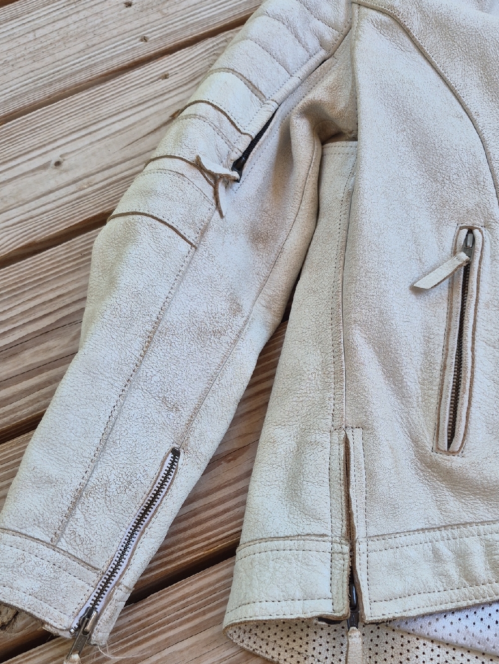"Distressed" White Leather "POWER TRIP" ladies Jacket - Picture 5 of 11